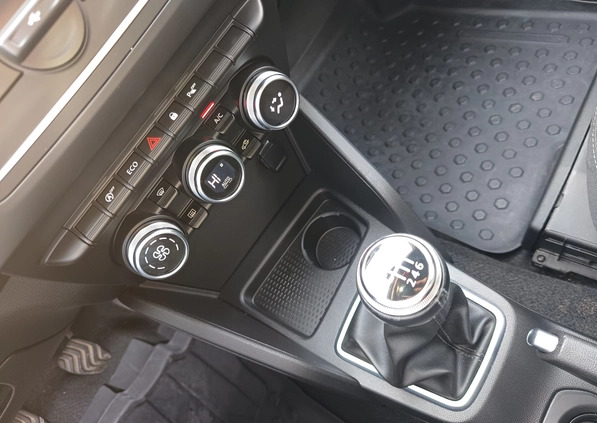 Dacia Duster cena 48900 przebieg: 120000, rok produkcji 2019 z Leśna małe 326